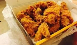 外卖员爆料炸鸡原视频,炸鸡制作全过程大曝光！